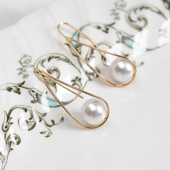 ✨Zara Isla Pearl Drop Earrings - Picture 3 of 6